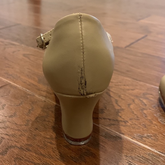 So Danca 3” character shoes with taps. Size W 10 1/2 L. - Picture 3 of 8